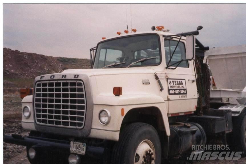Ford LT9000 Flatbed lastbiler med spil