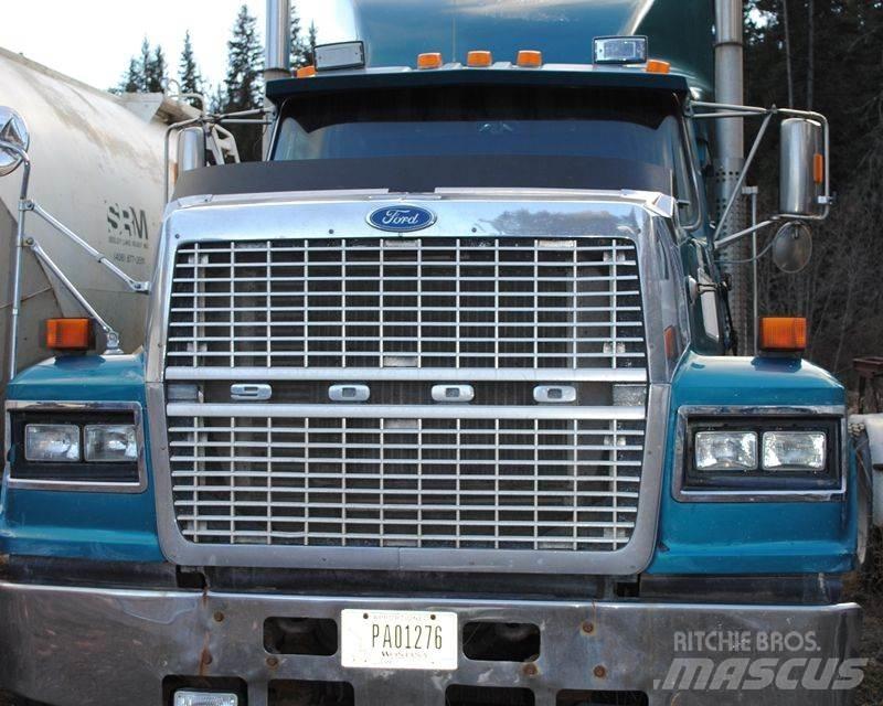 Ford LTL9000 Trækkere