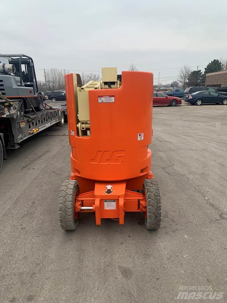 JLG E300AJ Søjlelifte