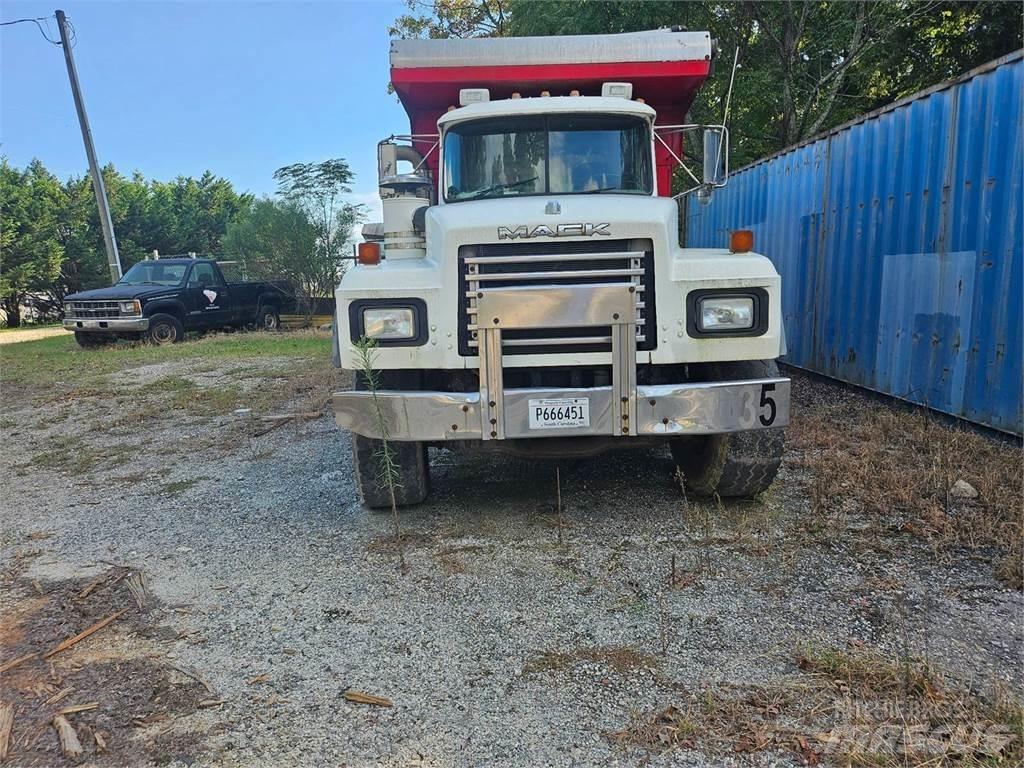 Mack 600RD Lastbiler med tip