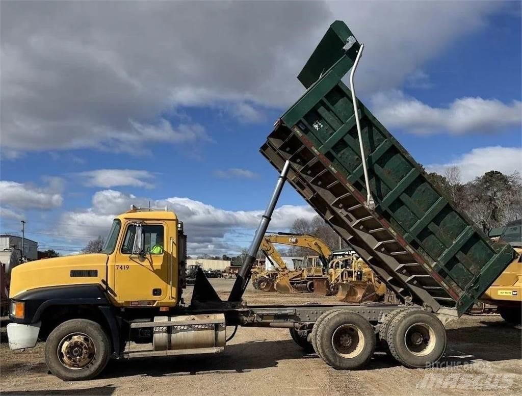 Mack CH613 Lastbiler med tip