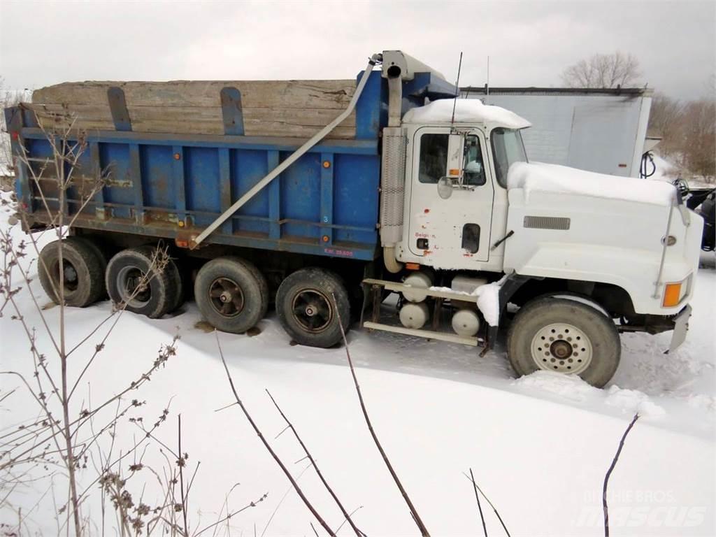 Mack CL613 Lastbiler med tip