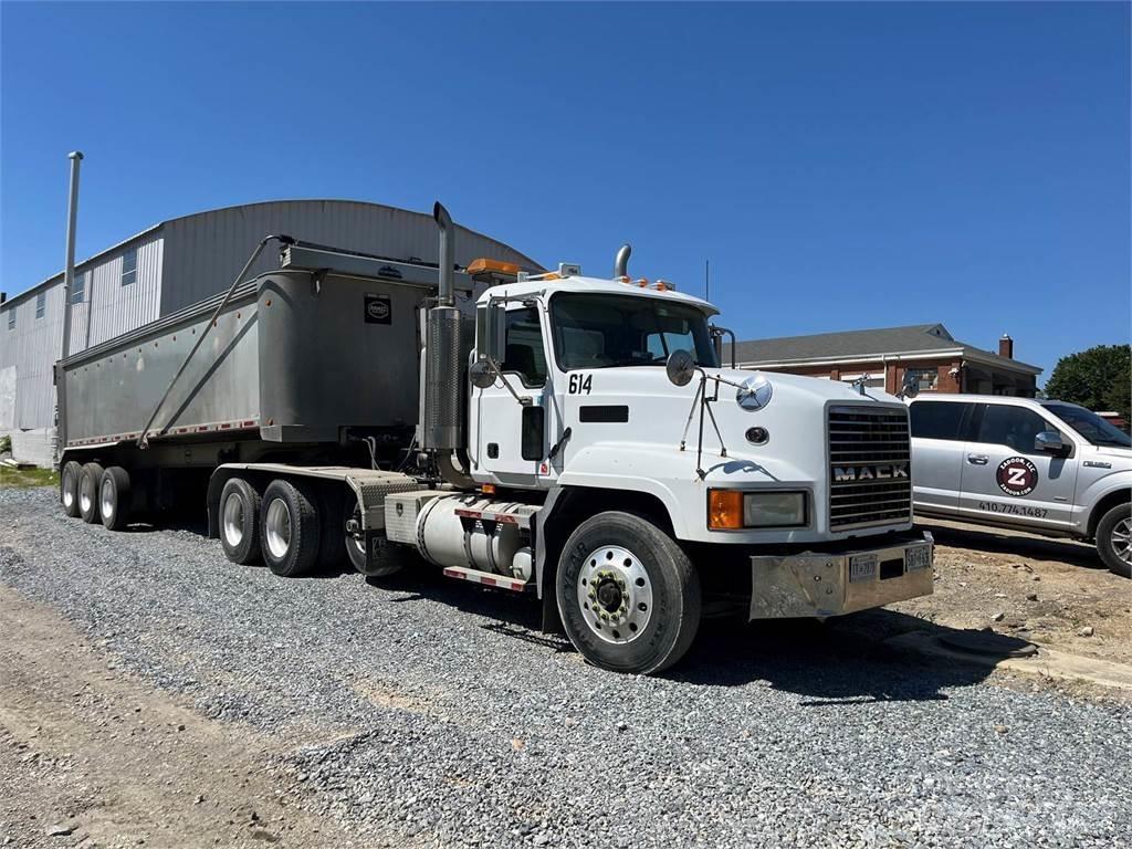 Mack CL733 Andre lastbiler