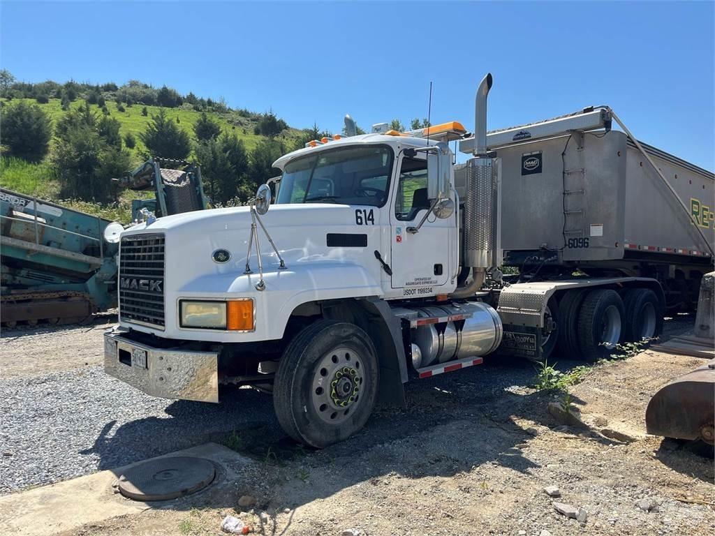 Mack CL733 Andre lastbiler