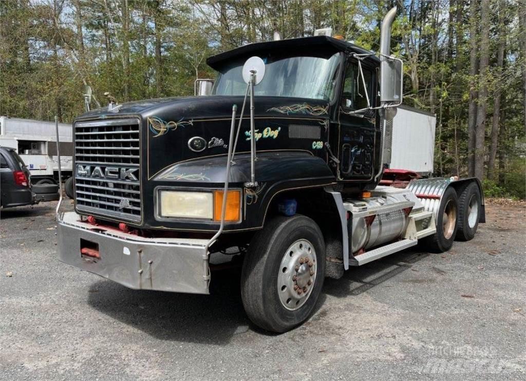 Mack CL733 Trækkere