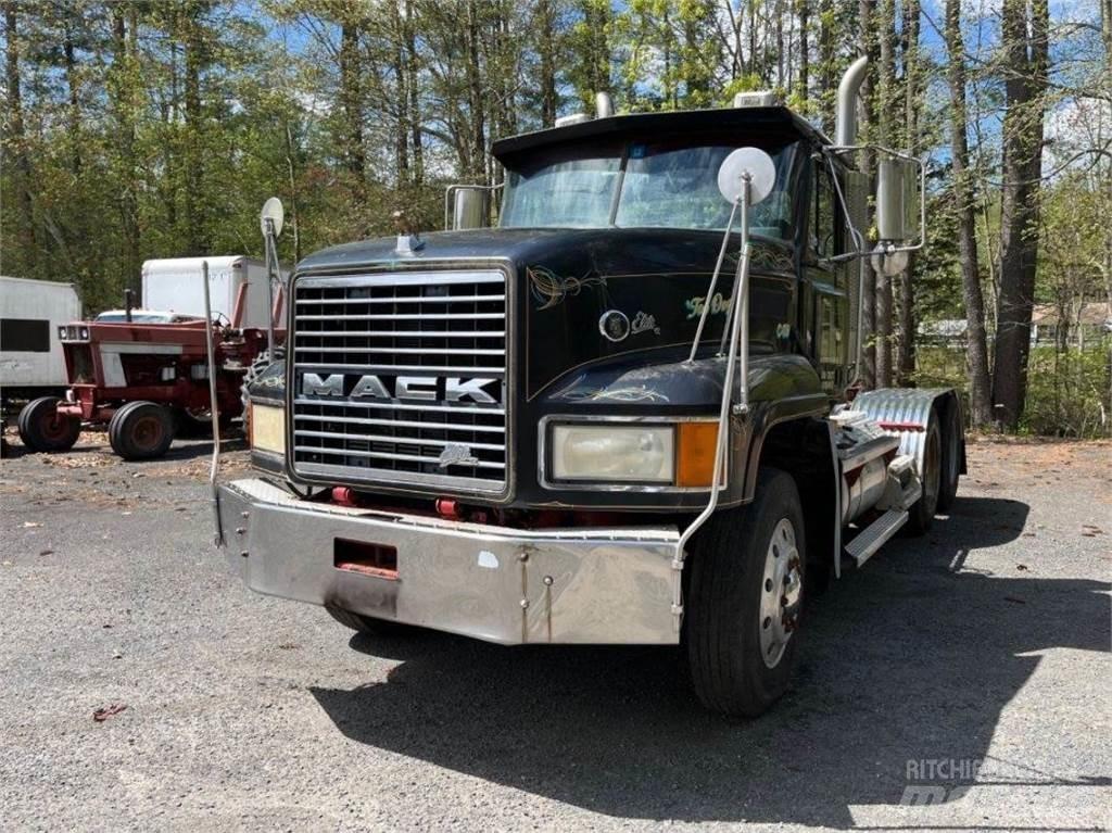 Mack CL733 Trækkere