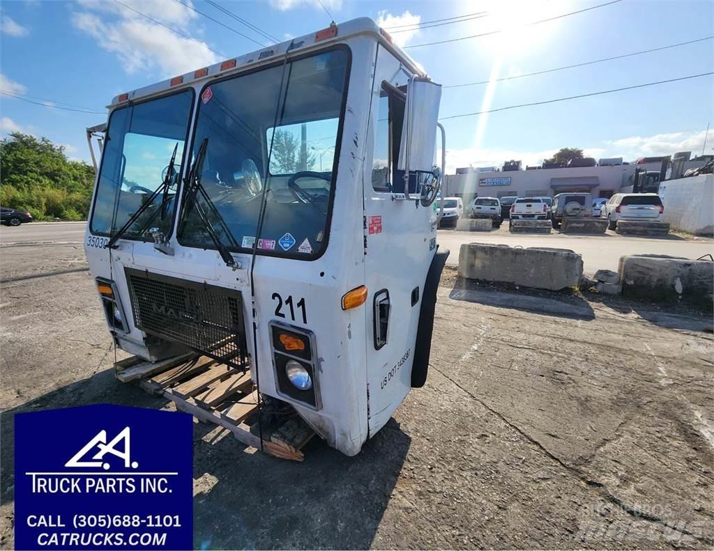 Mack LE613 Transport – Andet