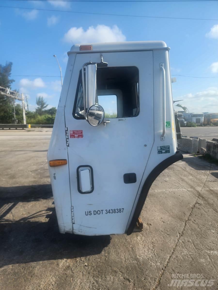 Mack LE613 Transport – Andet