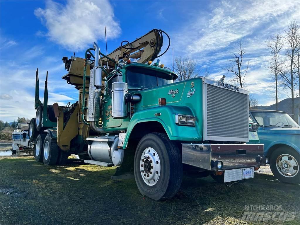 Mack RW700 Tømmertransport