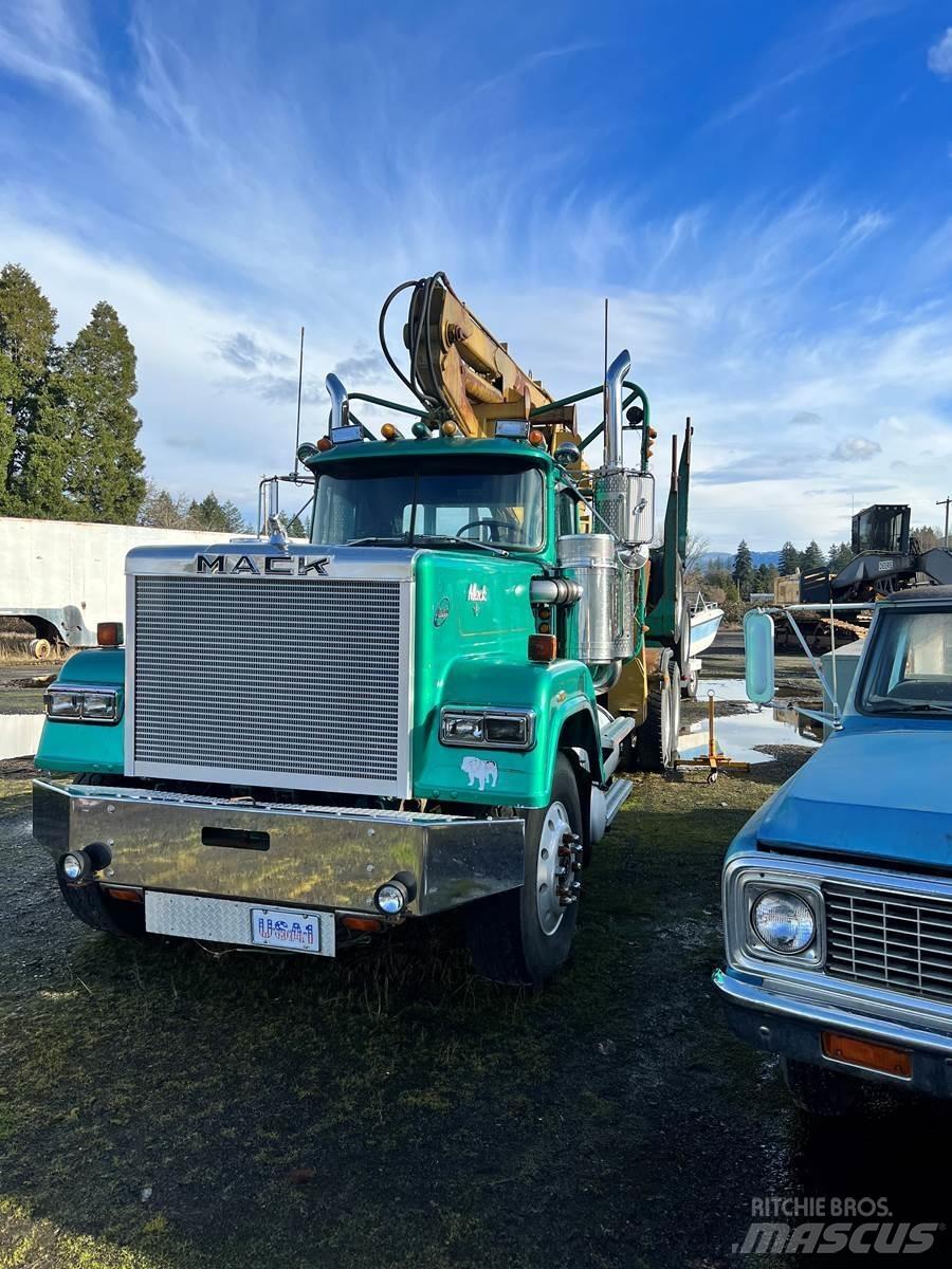 Mack RW700 Tømmertransport