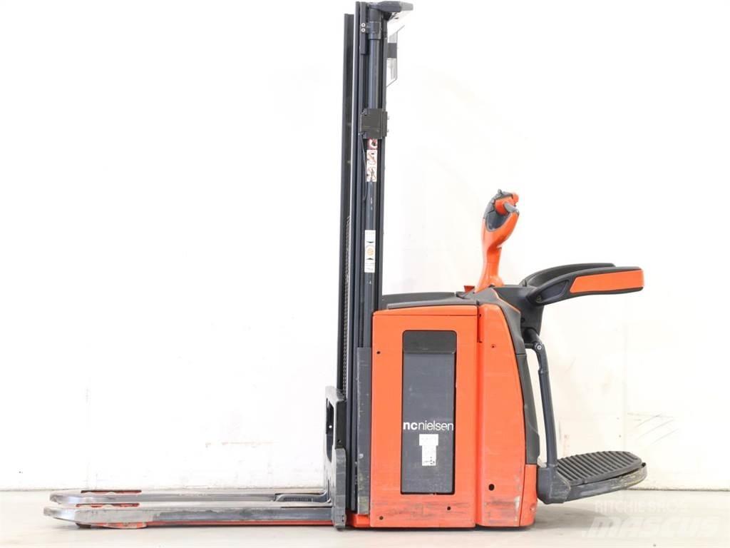 Linde D12AP/1173-01 Gaffelstabler med gående fører