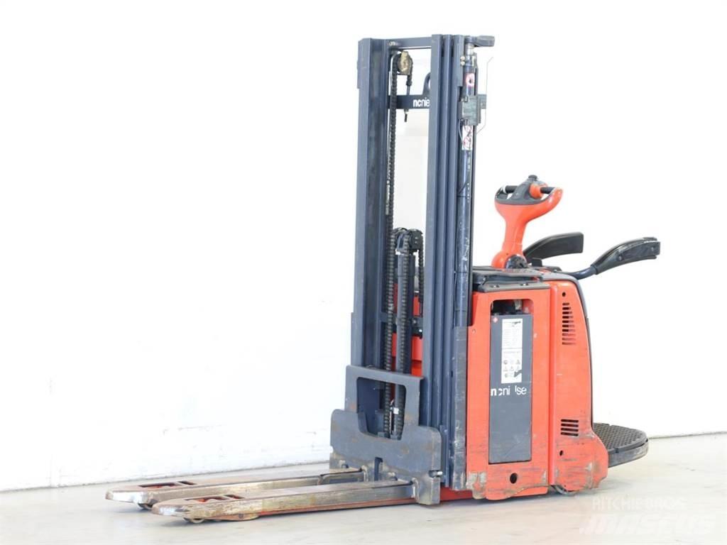 Linde D12AP/133 Gaffelstabler med gående fører