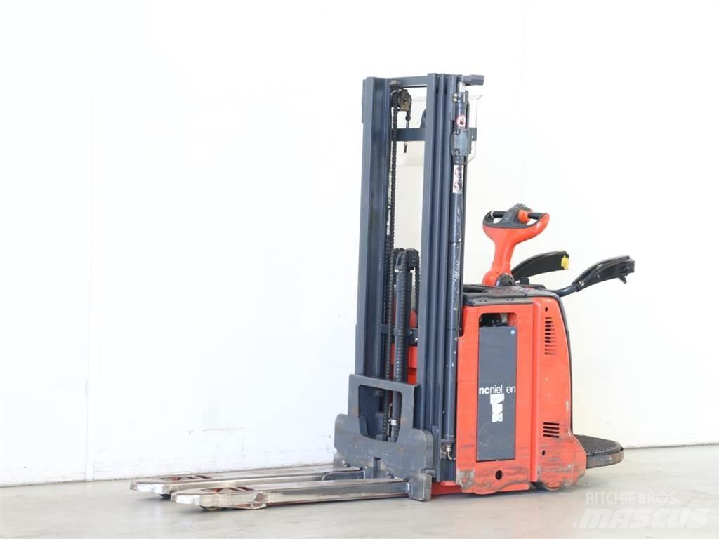 Linde D12AP/133 Gaffelstabler med gående fører