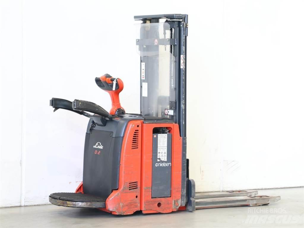 Linde D12AP/133 Gaffelstabler med gående fører