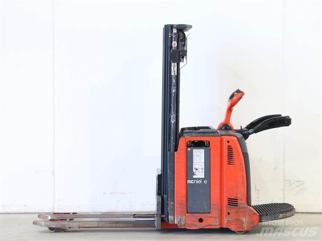 Linde D12AP/133 Gaffelstabler med gående fører