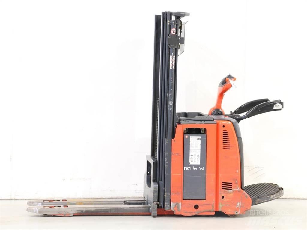 Linde D12AP/133 Gaffelstabler med gående fører