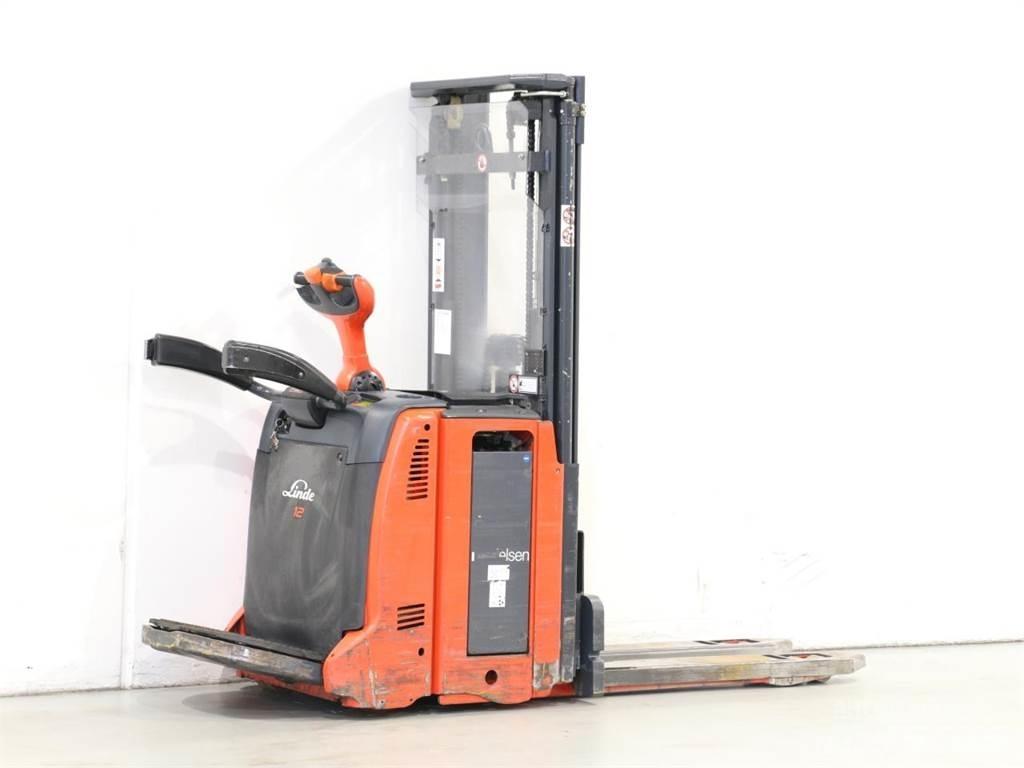 Linde D12AP/133 Gaffelstabler med gående fører