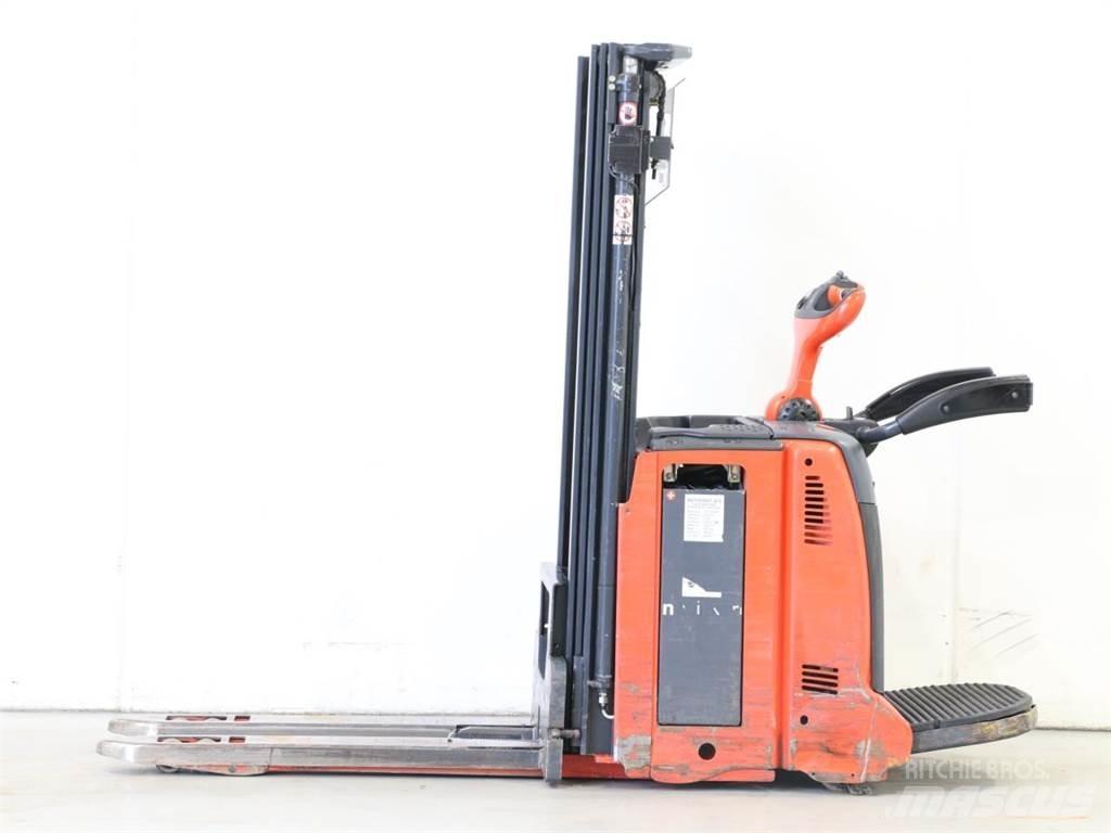 Linde D12AP/133 Gaffelstabler med gående fører