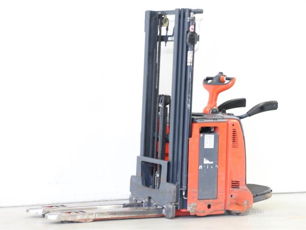 Linde D12AP/133 Gaffelstabler med gående fører