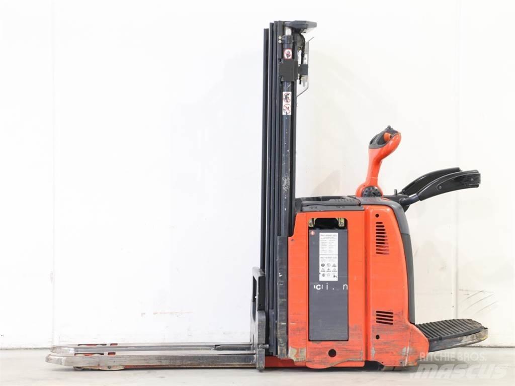Linde D12AP/133 Gaffelstabler med gående fører