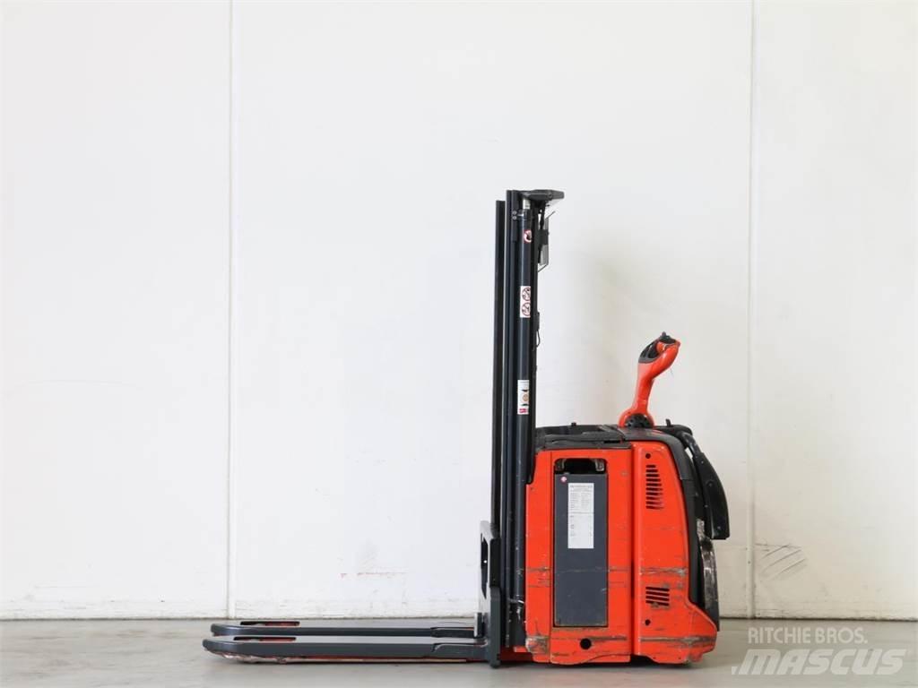 Linde D12AP/133 Gaffelstabler med gående fører
