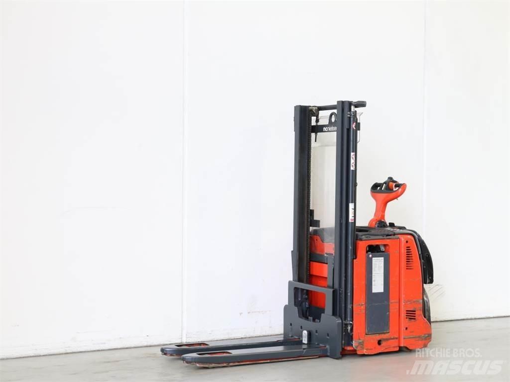 Linde D12AP/133 Gaffelstabler med gående fører