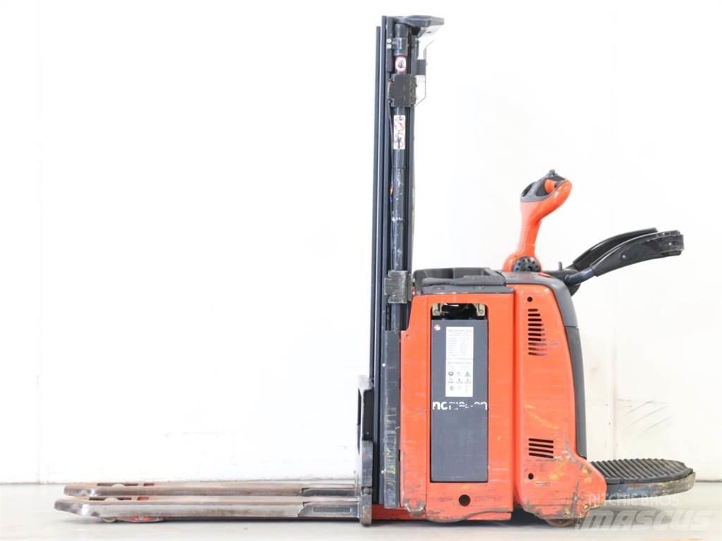 Linde D12AP/133-00 Gaffelstabler med gående fører