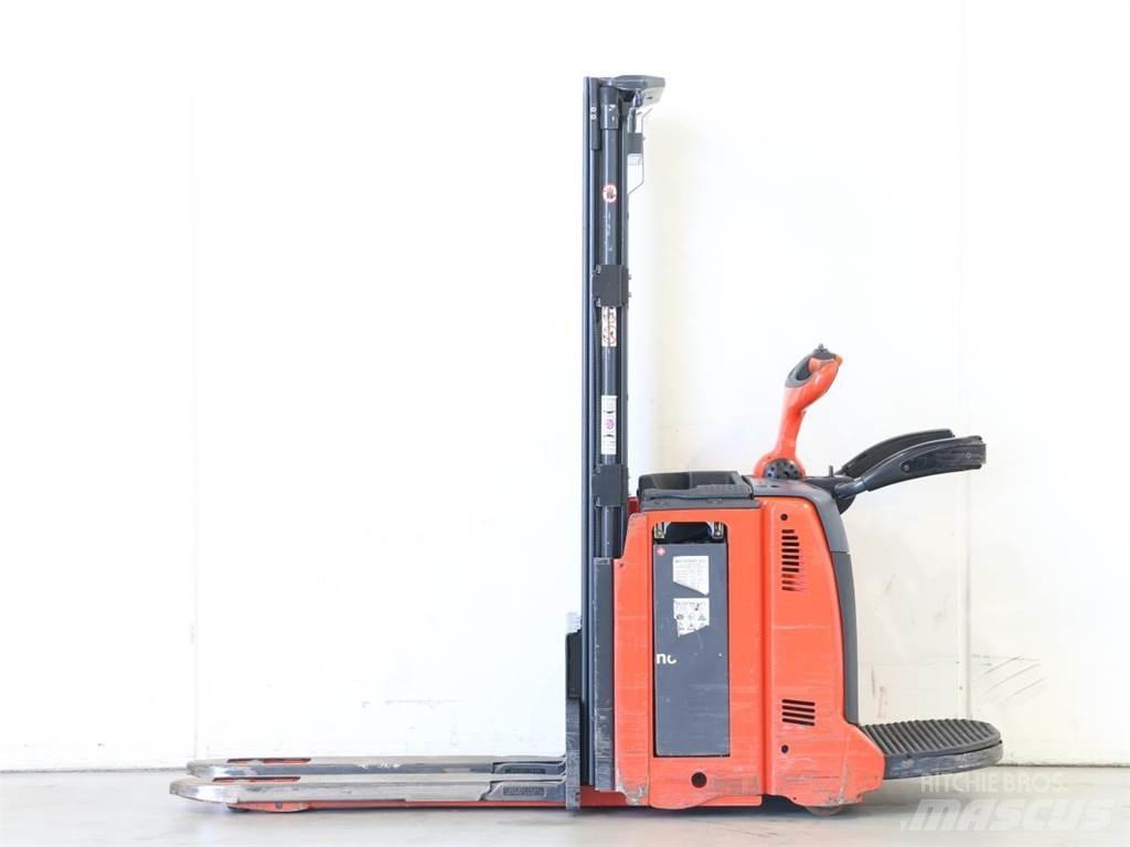 Linde D12AP/133-01 Gaffelstabler med gående fører