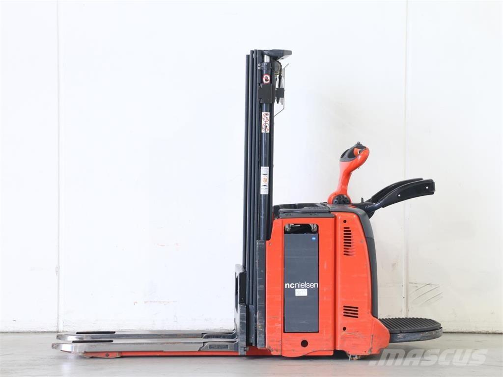 Linde D12AP/133-01 Gaffelstabler med gående fører
