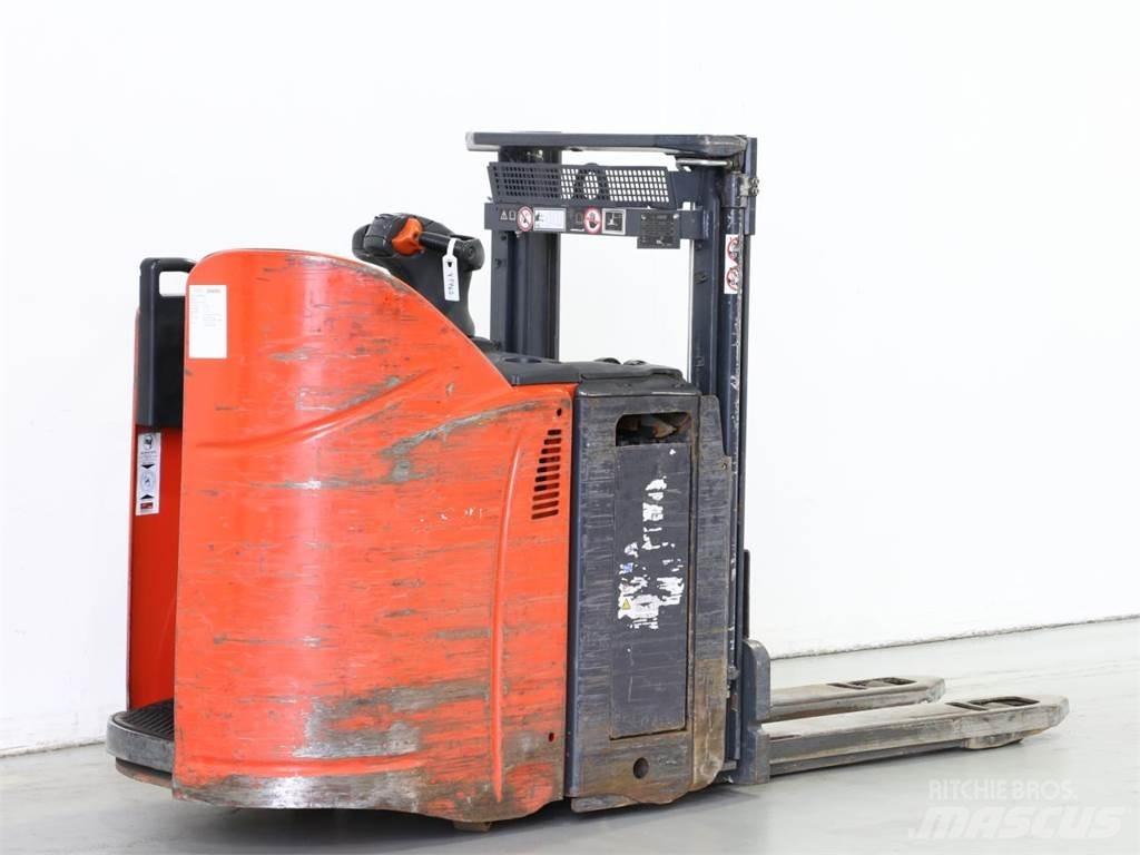 Linde D12HPSP/133 Gaffelstabler med gående fører