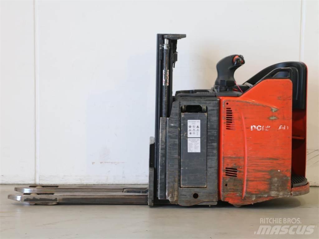 Linde D12HPSP/133 Gaffelstabler med gående fører