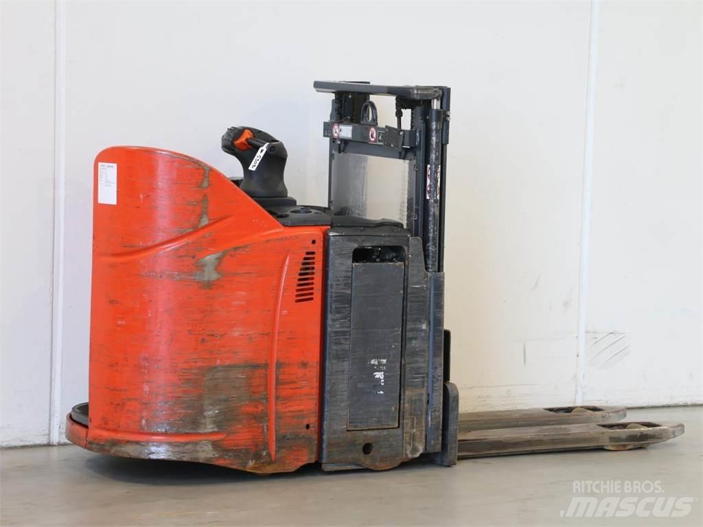 Linde D12HPSP/133 Gaffelstabler med gående fører