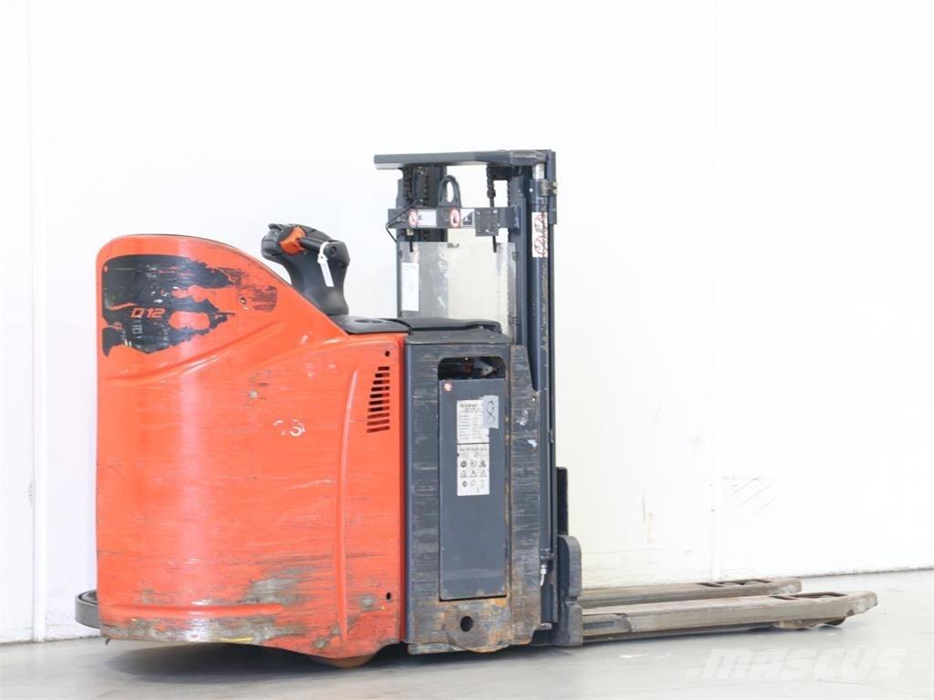 Linde D12SP/133 Gaffelstabler med gående fører