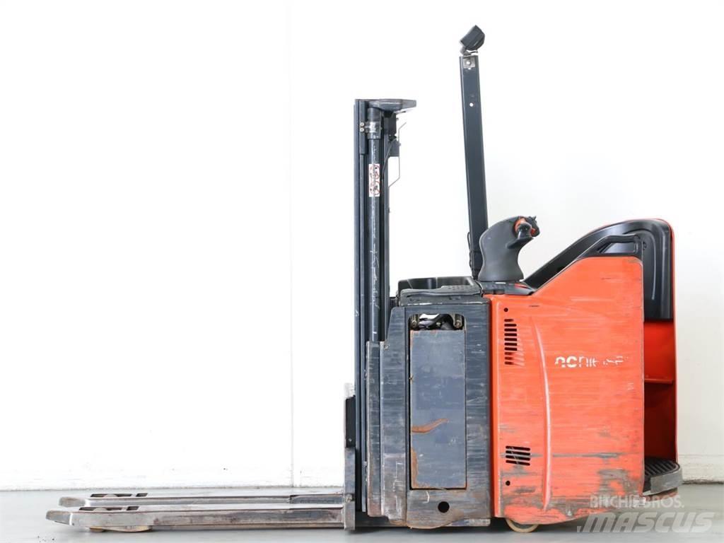 Linde D12SP/133 Gaffelstabler med gående fører