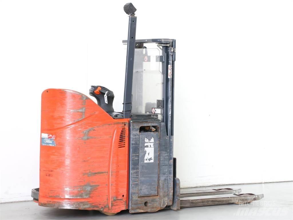 Linde D12SP/133 Gaffelstabler med gående fører