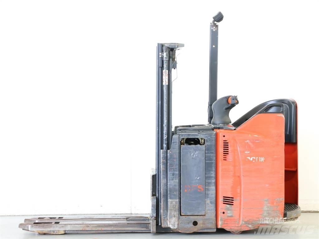 Linde D12SP/133 Gaffelstabler med gående fører