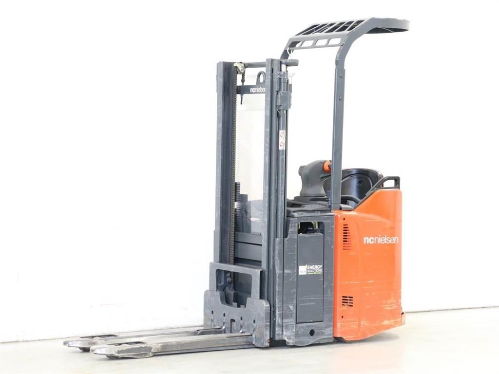 Linde D12SP/133 Gaffelstabler med gående fører