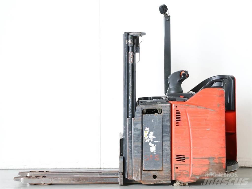 Linde D12SP/133-00 Gaffelstabler med gående fører