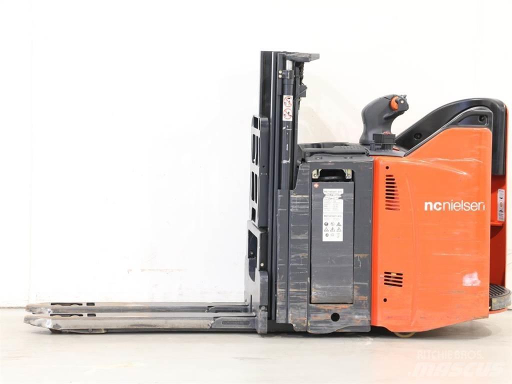 Linde D12SP/133-00 Gaffelstabler med gående fører