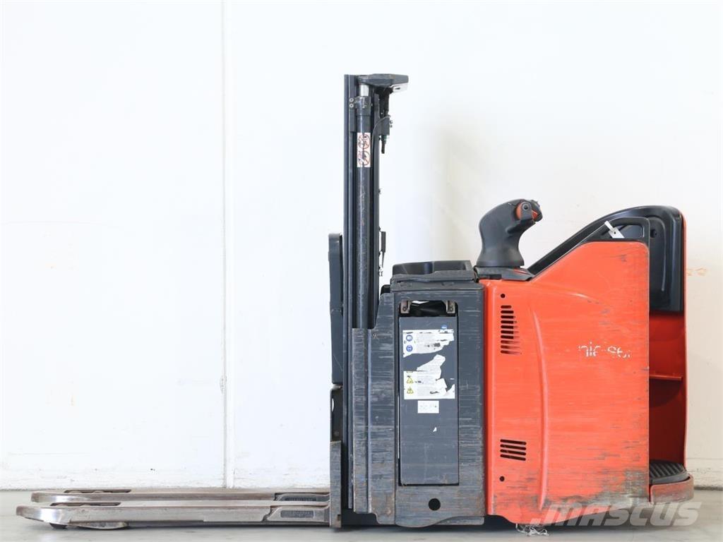 Linde D12SP/133-01 Gaffelstabler med gående fører