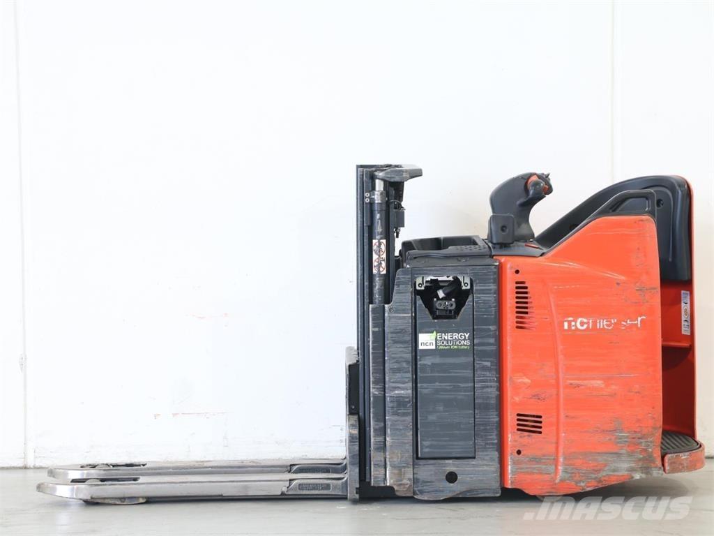 Linde D12SP/133-01 Gaffelstabler med gående fører