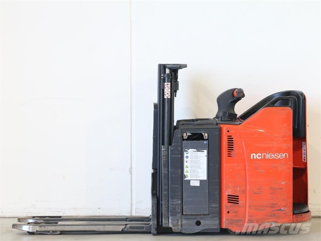Linde D12SP/133-01 Gaffelstabler med gående fører