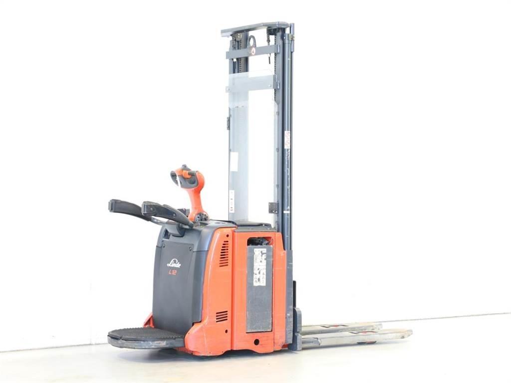 Linde L12AP/133-00 Gaffelstabler med gående fører