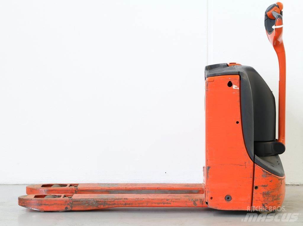 Linde T16/1152 Gaffelstabler med gående fører
