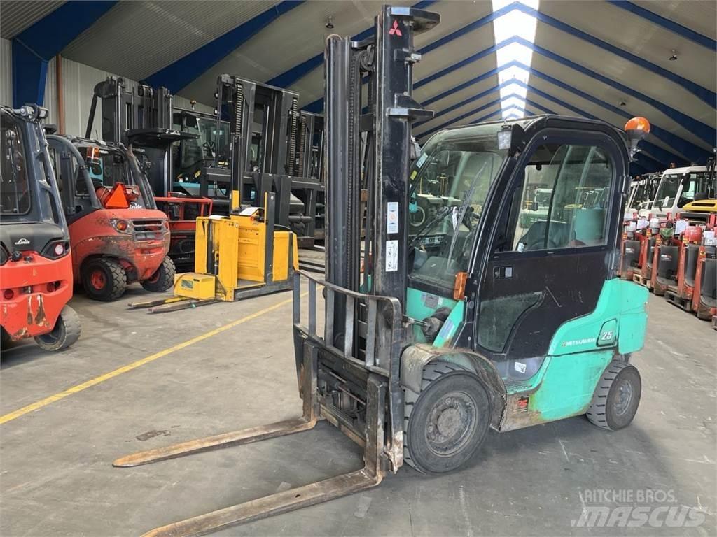Mitsubishi FD25N Gaffeltrucks - andre