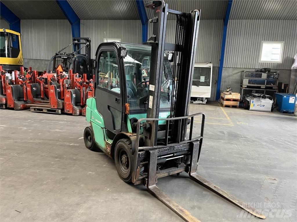 Mitsubishi FD25N Gaffeltrucks - andre