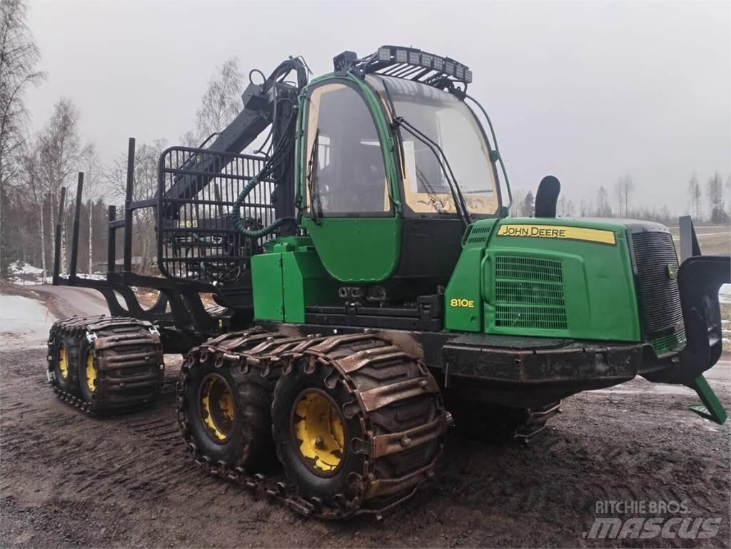 John Deere 810 E Udkørselsmaskiner