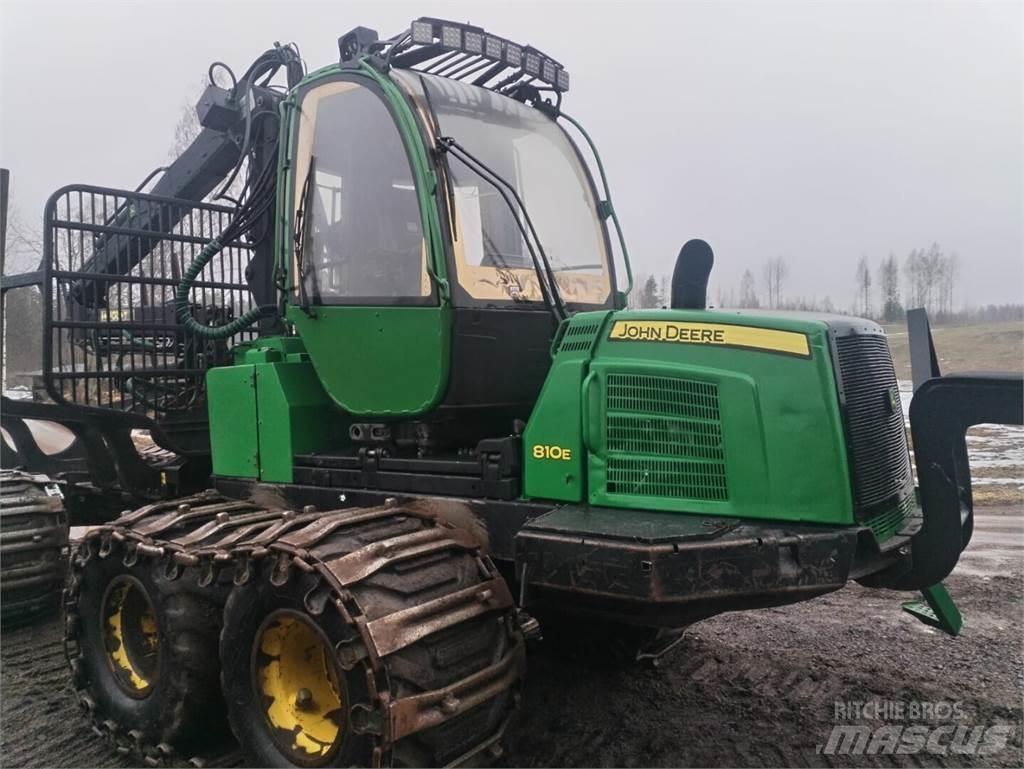 John Deere 810 E Udkørselsmaskiner