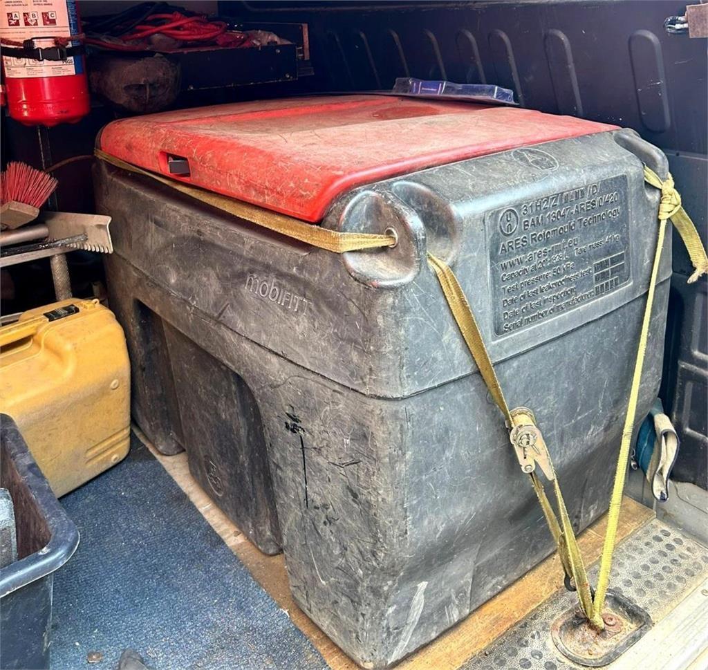  Polttoainesäiliö Tanks