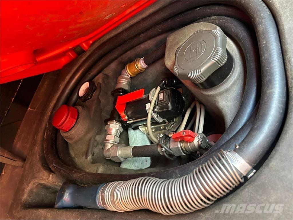  Polttoainesäiliö Tanks